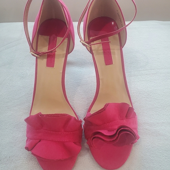 BNWT heels - Picture 3 of 8